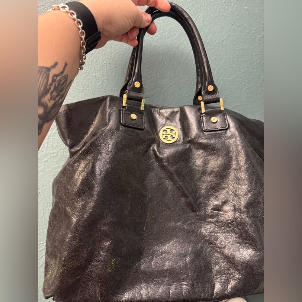 Tory Burch Black and Gold Interior Handbag